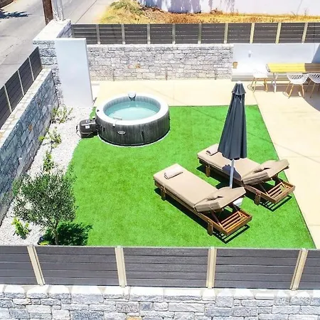 Elaia Luxury *